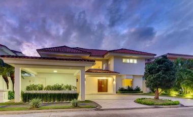 CASA EN COSTA DEL ESTE  CON PISCINA 4 RECAMARAS MODERNA  LAS PERLAS