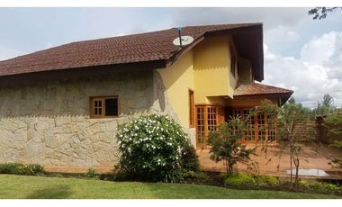 casa en venta en rio amarillo sayausi san sebastian de lujo con area verde