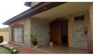 casa en venta en rio amarillo sayausi san sebastian de lujo con area verde