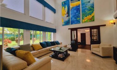 CASA CON PISCINA EN COSTA DEL ESTE  1800MT