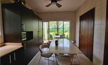 CASA CON PISCINA EN COSTA DEL ESTE  1800MT