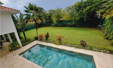 CASA CON PISCINA EN COSTA DEL ESTE  1800MT