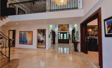 CASA CON PISCINA EN COSTA DEL ESTE  1800MT