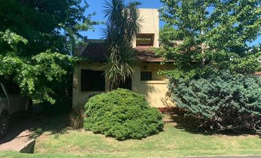 Casa en Cauntry  Champagnat Pilar