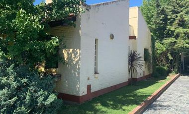 Casa en Cauntry  Champagnat Pilar