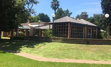 Casa en Cauntry  Champagnat Pilar