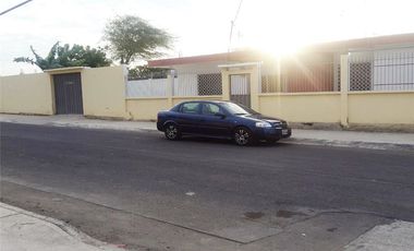 Casa de venta en Manta, zona norte