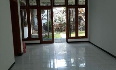 xyiwr.Rumah Jl Jemursari Siap Huni Hadap Utara Listrik 2200