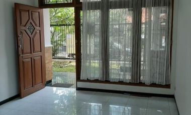 xyiwr.Rumah Jl Jemursari Siap Huni Hadap Utara Listrik 2200