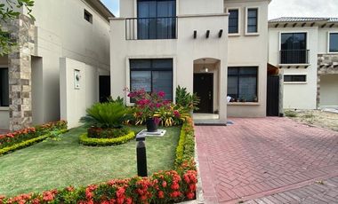 ALQUILO CASA DE LUJO AMOBLADA EN BOSQUES DE LA COSTA