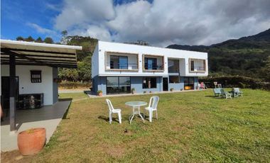 Casa Finca en Parcelación en Norte América