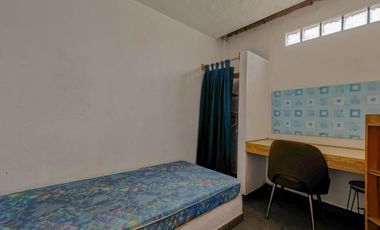 Edificio con habitaciones y casa, en venta cerca del tec de mty y facultades.