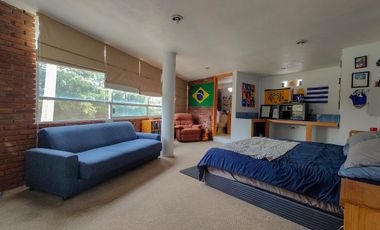 Edificio con habitaciones y casa, en venta cerca del tec de mty y facultades.