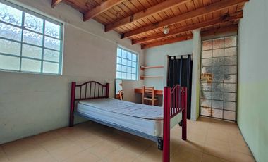 Edificio con habitaciones y casa, en venta cerca del tec de mty y facultades.