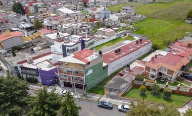 Edificio con habitaciones y casa, en venta cerca del tec de mty y facultades.