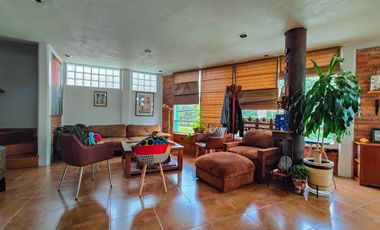 Edificio con habitaciones y casa, en venta cerca del tec de mty y facultades.