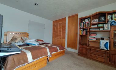 Edificio con habitaciones y casa, en venta cerca del tec de mty y facultades.