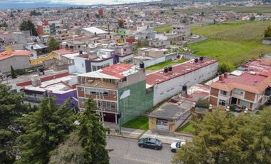 Edificio con habitaciones y casa, en venta cerca del tec de mty y facultades.