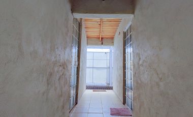 Edificio con habitaciones y casa, en venta cerca del tec de mty y facultades.