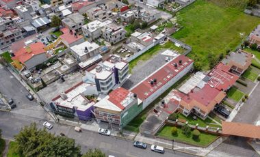 Edificio con habitaciones y casa, en venta cerca del tec de mty y facultades.