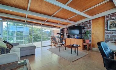 Edificio con habitaciones y casa, en venta cerca del tec de mty y facultades.
