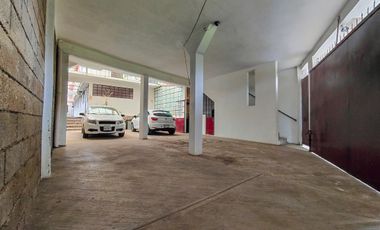 Edificio con habitaciones y casa, en venta cerca del tec de mty y facultades.