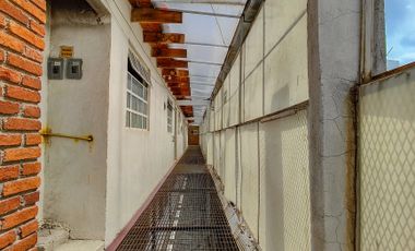 Edificio con habitaciones y casa, en venta cerca del tec de mty y facultades.