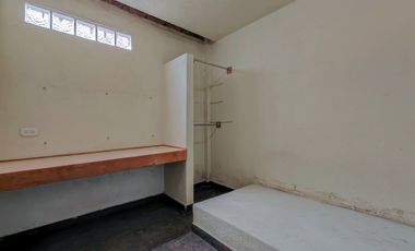 Edificio con habitaciones y casa, en venta cerca del tec de mty y facultades.