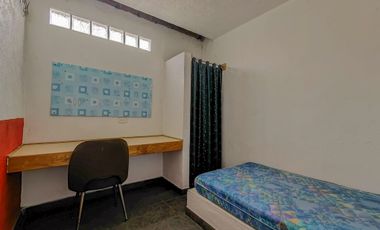 Edificio con habitaciones y casa, en venta cerca del tec de mty y facultades.