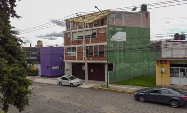 Edificio con habitaciones y casa, en venta cerca del tec de mty y facultades.