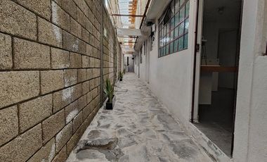 Edificio con habitaciones y casa, en venta cerca del tec de mty y facultades.