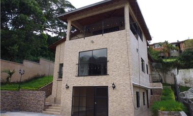 Casa Comercial Dúplex en Arriendo Envigado Loma del Escobero