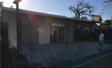 SEA CONFIABLE VENDE CASA CON 3 LOCALES COMERCIALES EN CHORRERA