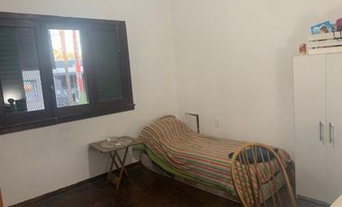 Casa  de 3 ambientes tipoo PH al frente