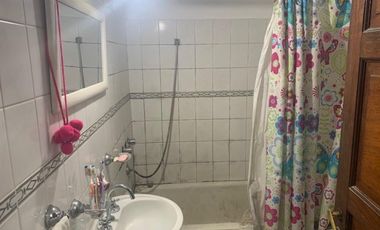 Casa  de 3 ambientes tipoo PH al frente