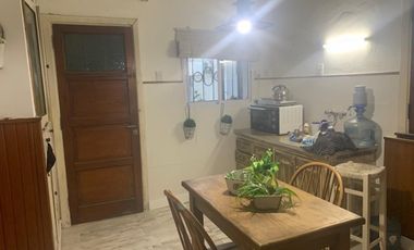 Casa  de 3 ambientes tipoo PH al frente