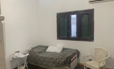 Casa  de 3 ambientes tipoo PH al frente