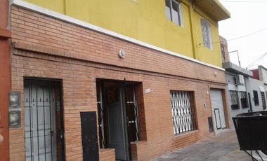 Billinghurst  casa  multifamiliar,local y 3 propiedades  de 3 ambientes venta en block  130.000 l/g conversable