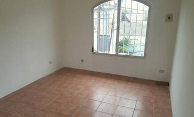 Billinghurst  casa  multifamiliar,local y 3 propiedades  de 3 ambientes venta en block  130.000 l/g conversable