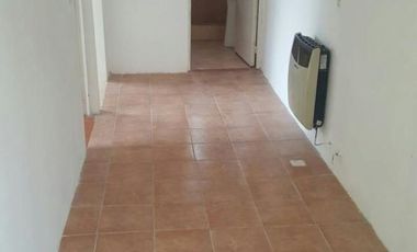 Billinghurst  casa  multifamiliar,local y 3 propiedades  de 3 ambientes venta en block  130.000 l/g conversable