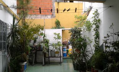 Billinghurst  casa  multifamiliar,local y 3 propiedades  de 3 ambientes venta en block  130.000 l/g conversable