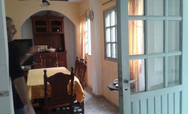 Billinghurst  casa  multifamiliar,local y 3 propiedades  de 3 ambientes venta en block  130.000 l/g conversable