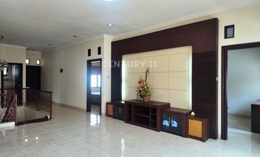 Rumah Mewah Di Perumahan Maguwoharjo Dekat Kampus UPN