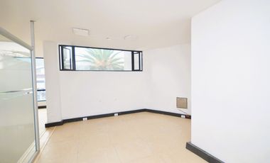 oficina en arriendo en quinta camacho. Cod A172955