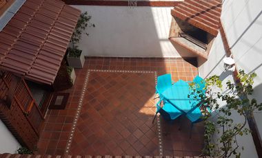 Quirno al 800 *Casa de 5 ambientes con patio y cochera en Flores/ Muy buen estado*