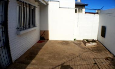 CASA 3 AMB CON GARAGE Y DEPTO 3 AMB