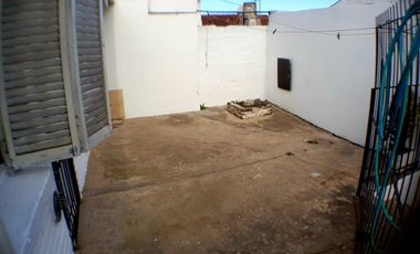 CASA 3 AMB CON GARAGE Y DEPTO 3 AMB