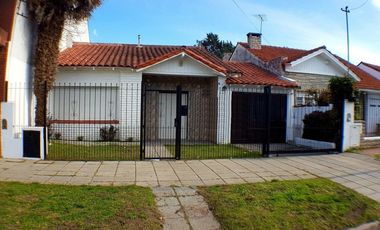 CASA 3 AMB CON GARAGE Y DEPTO 3 AMB