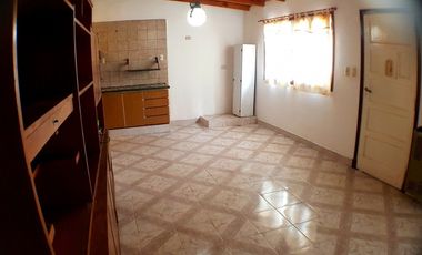CASA 3 AMB CON GARAGE Y DEPTO 3 AMB