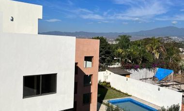 Casa en Venta con Techos Doble Altura, Alberca Privada y Roof Garden en Lomas de Cuernavaca Morelos